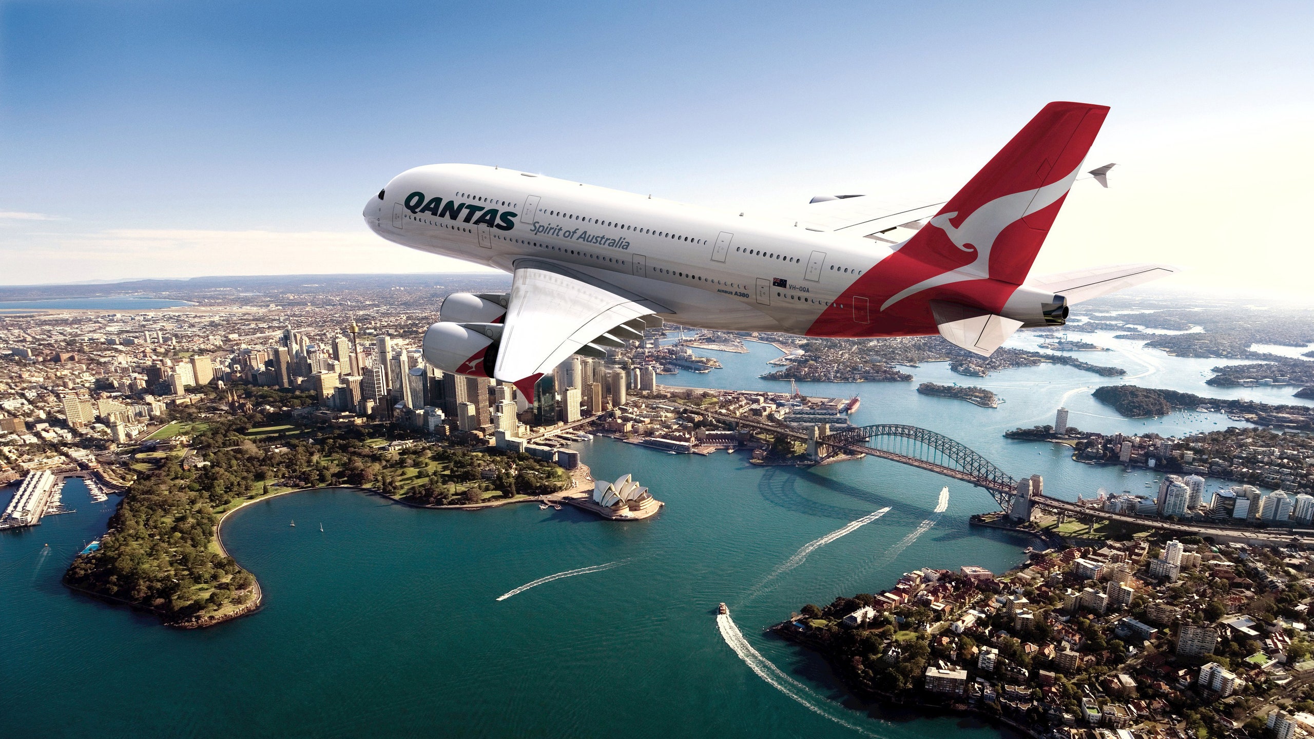 Flight over. Авиакомпания Qantas Airways. A380 Qantas. Самолет Qantas Airways. Airbus a380 Qantas.